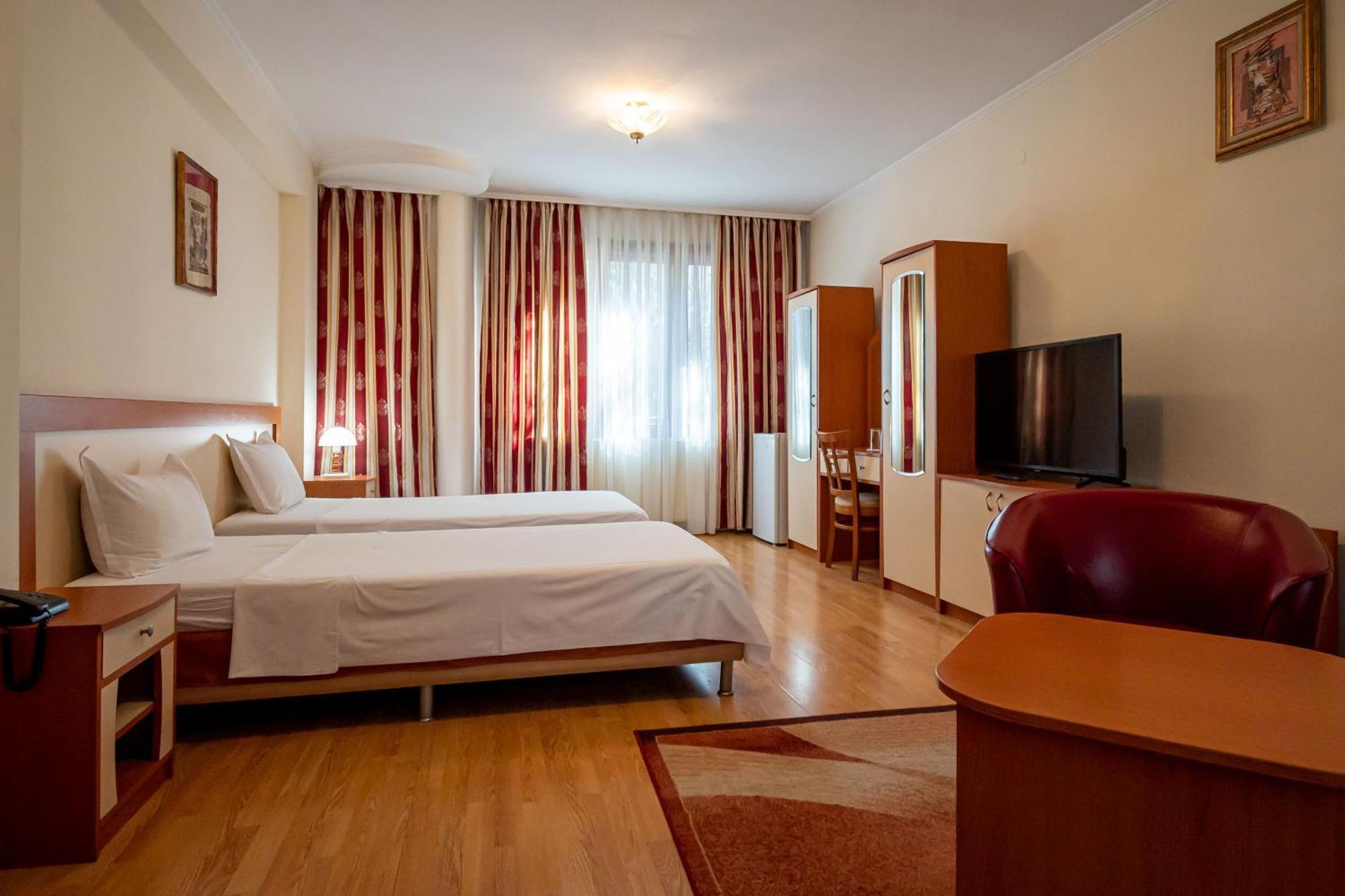 Primavera 1 Hotel Pazardzhik Exterior photo